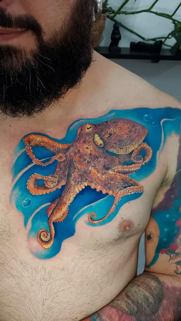Tatuagem Polvo Realismo Peito em Mogi das Cruzes por Cris Verbena