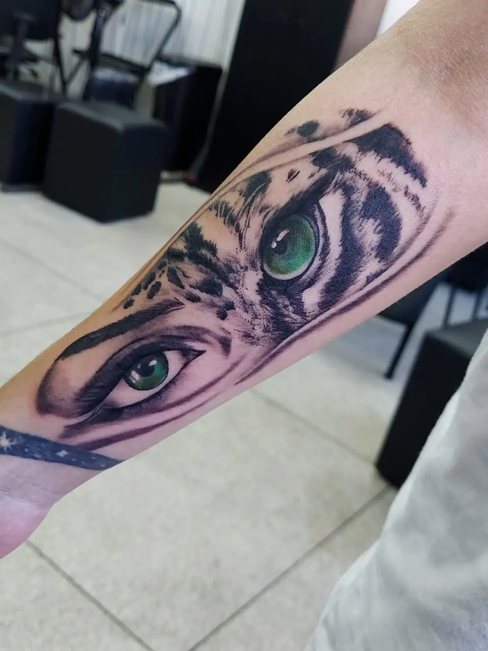 Tatuagem Tigre Olhos em Mogi das Cruzes por Cris Verbena